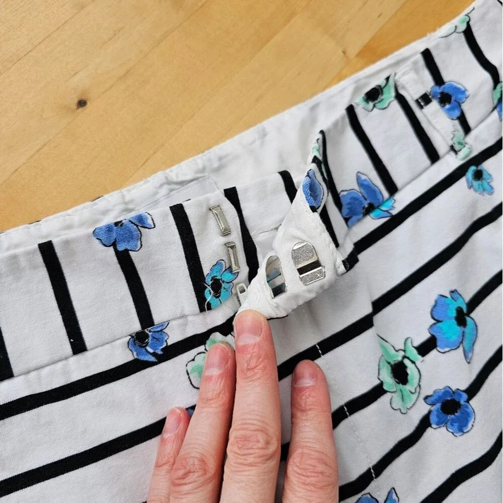 Elle Venice White Shorts Blue Flowers Striped floral preppy chino shorts Size 16 - Picture 5 of 13